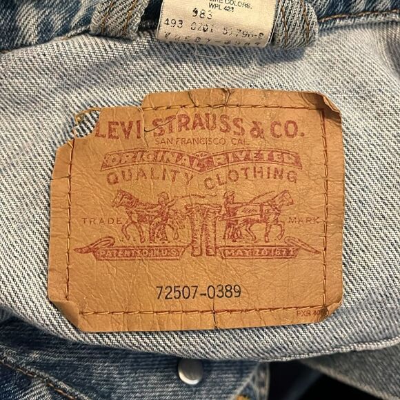 Vintage Levi’s Blue Distressed Relaxed Trucker Denim Jacket Pockets Button - Picture 14 of 14